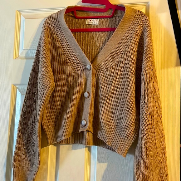 Tan 3 button cropped sweater🙊👜🧸 - Picture 1 of 3